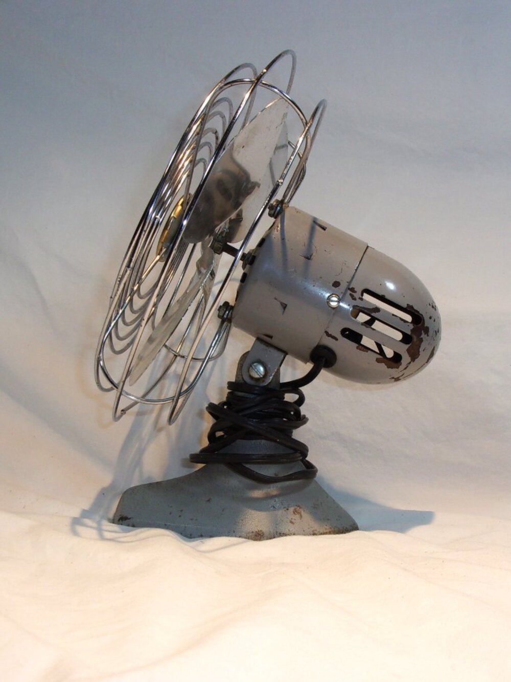 VINTAGE 8' MANNING BOWMAN MODEL 08506 ELECTRIC FAN BY MCGRAW EDISON CO. "WORKS" - Picture 6 of 7